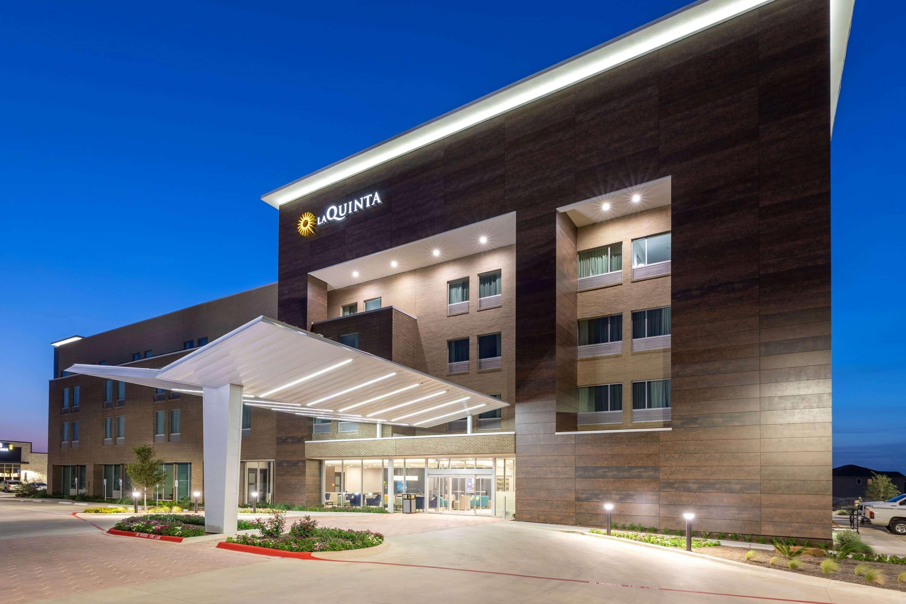 La Quinta Inn & Suites By Wyndham Round Rock Near Kalahari Luaran gambar